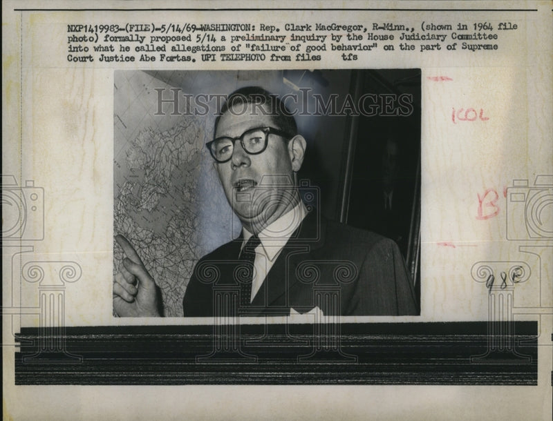 Load image into Gallery viewer, 1969 Press Photo Rep. Clark MacGregor formally proposed a preliminary inquiry
