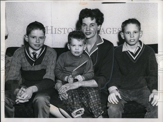 1962 Press Photo Mrs. Alex Doyle & her sons inherited estate of Alice C. Frank