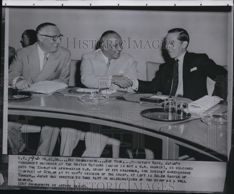 Load image into Gallery viewer, 1956 Press Photo Toshikazu Kase welcome by Afro-Asian UN Group Charman Sir Sener
