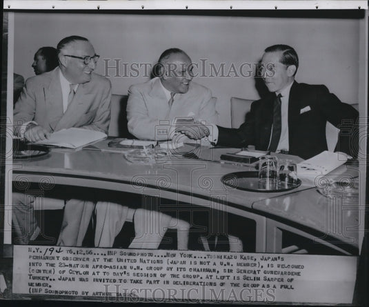 1956 Press Photo Toshikazu Kase welcome by Afro-Asian UN Group Charman Sir Sener