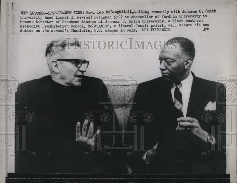 Load image into Gallery viewer, 1970 Press Photo NYC Rev Leo McLaughlin &amp; JC Smith Univ head Lionel Newsom
