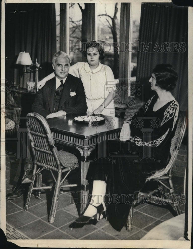 1933 Press Photo Governor Paul McNutt of Indiana & Family Work on Jigsaw Puzzle
