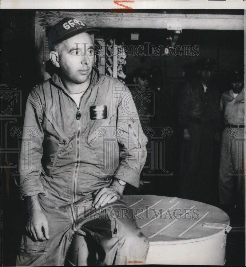 Load image into Gallery viewer, 1960 Press Photo Moffett NAS Calif Capt Eugene W Jones pilot
