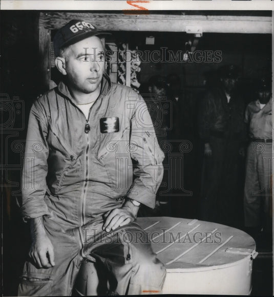 1960 Press Photo Moffett NAS Calif Capt Eugene W Jones pilot