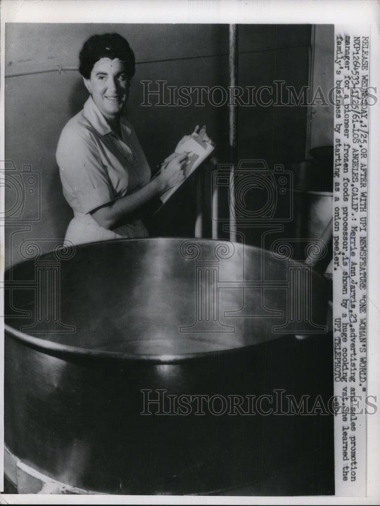 Load image into Gallery viewer, 1961 Press Photo LA Calif Merrie Ann Jarvis mgr for frozen food processor
