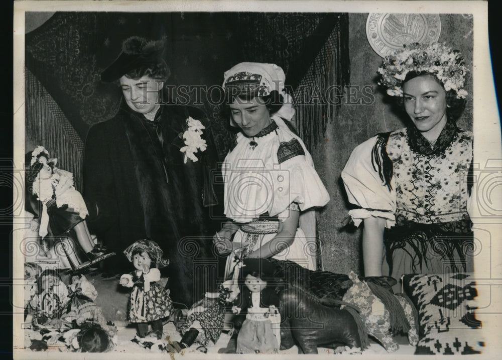 1939 Press Photo Mrs. Frankklin D. Roosevelt with Madame Vladimar Hurban