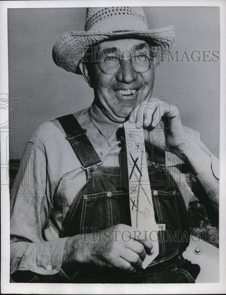 Load image into Gallery viewer, 1956 Press Photo Farmer Odie Riley With A Tie
