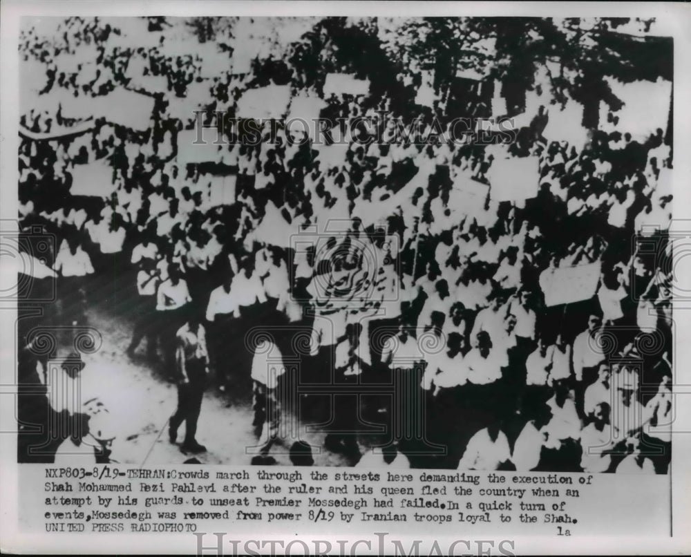 1953 Press Photo Crowds March Want Execution of Shah Mohammed Pezi Pahlevi
