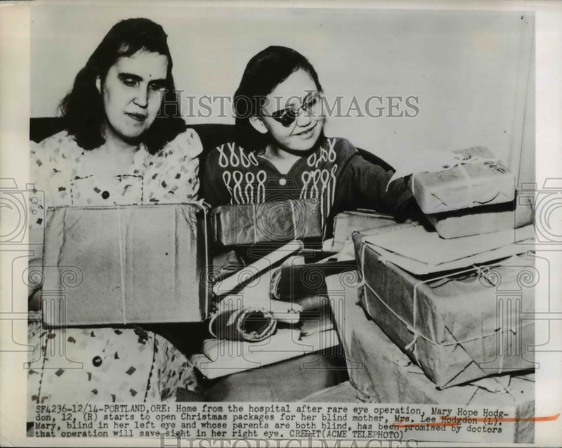 Load image into Gallery viewer, 1949 Press Photo Mrs. Lee Hodgdon &amp; Mary Hope Hodgdon Had Eye Exam for Blind
