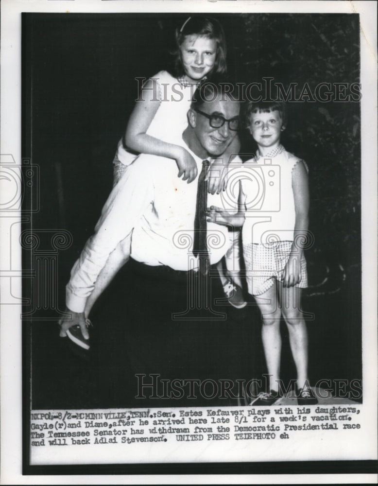 1956 Press Photo Sen. Estes Kefauver plays with his daughters Gayle and Diane- Historic Images