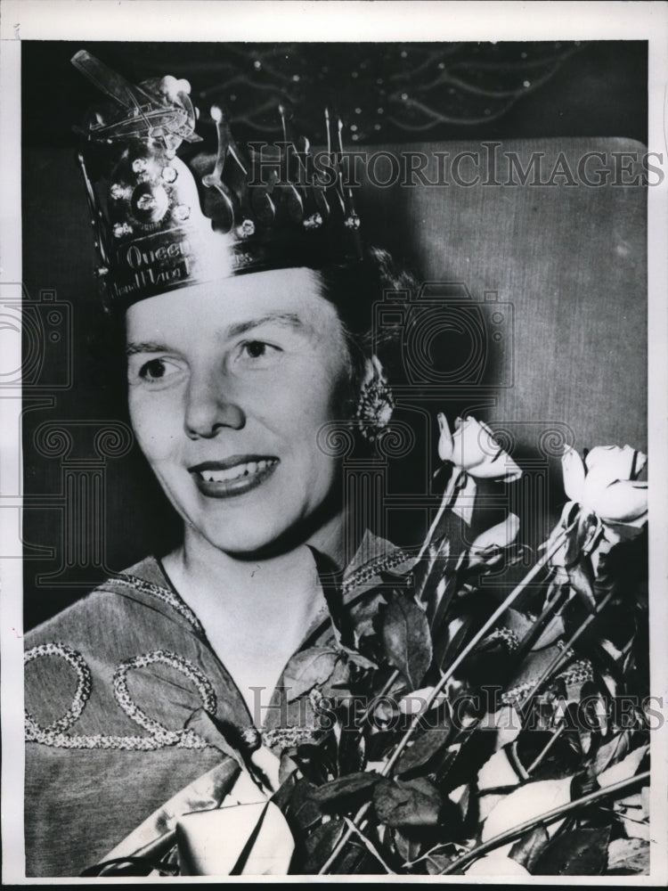 Load image into Gallery viewer, 1957 Press Photo Mrs.Florence Krohn,reigns Flying Farmers Assoc Convention
