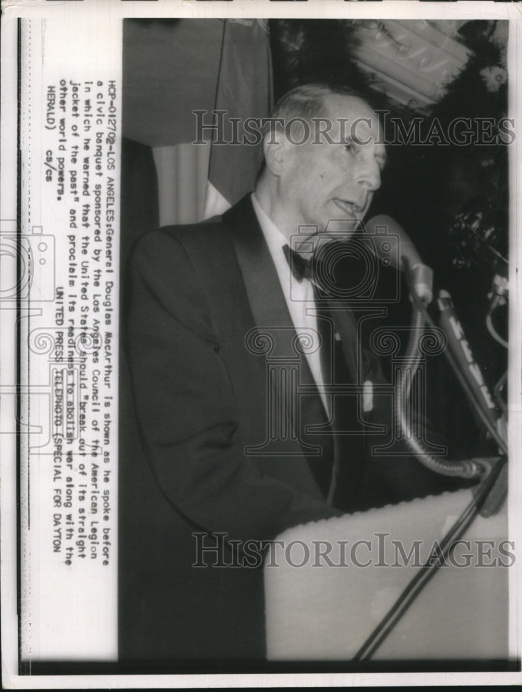 1955 Press Photo General Douglas MacArthur Speaking at Civic Banquet in LA