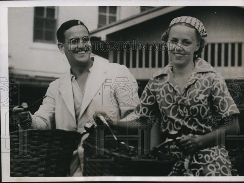 Load image into Gallery viewer, 1938 Press Photo John L. Kellog Jr., and wife - nee02601
