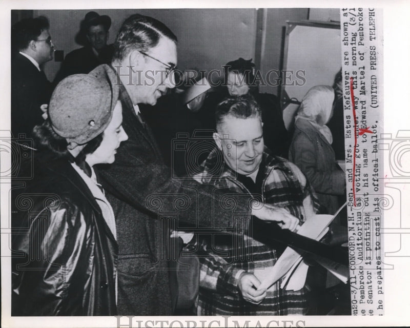 Load image into Gallery viewer, 1952 Press Photo Sen. and Mrs. Estes Kefauver and edward Martel - nee02620
