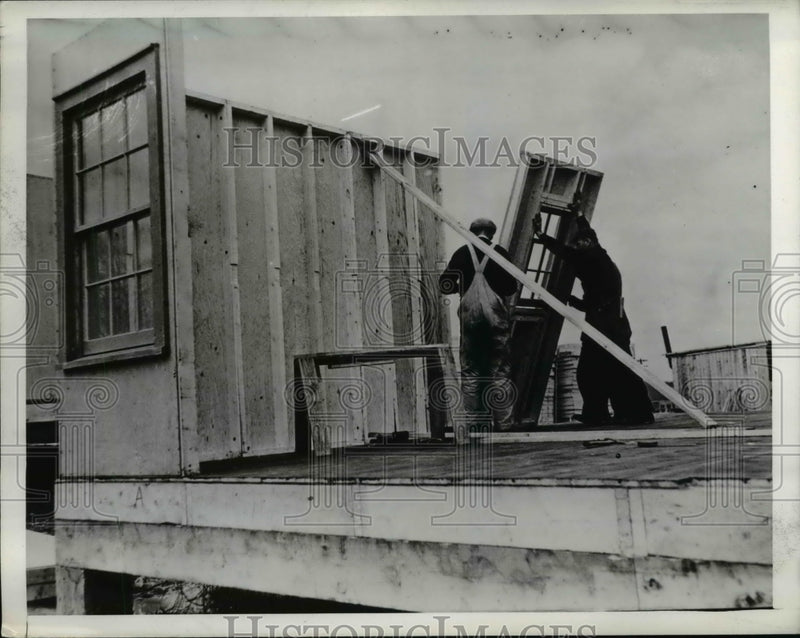 Load image into Gallery viewer, 1942 Press Photo Canada housing being constructed

