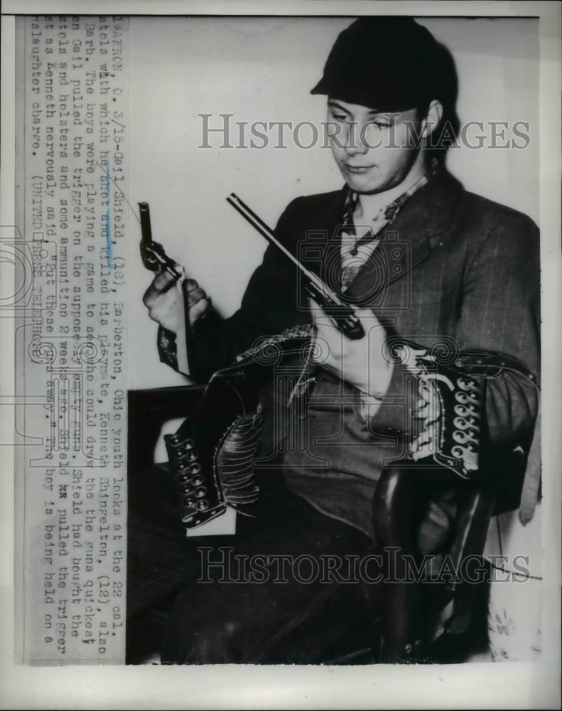 1952 Press Photo Gail Shield With Gun Used to Kill His Playmate - nee03656