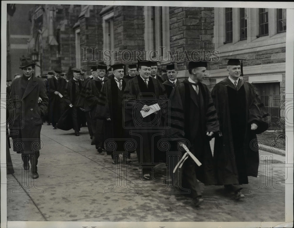 1935 Press Photo Gov. Earle leading Temple University Penn. Commencement