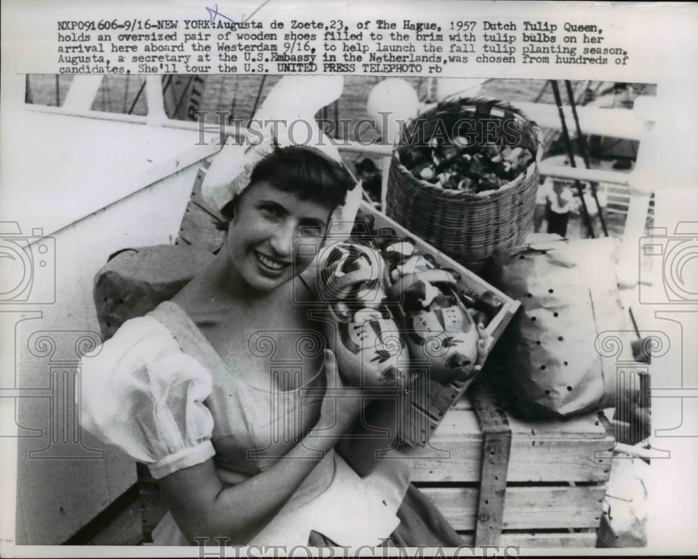 1957 Press Photo Augusta De Zoete Duth Tulip Queen holds wooden shoes, NY