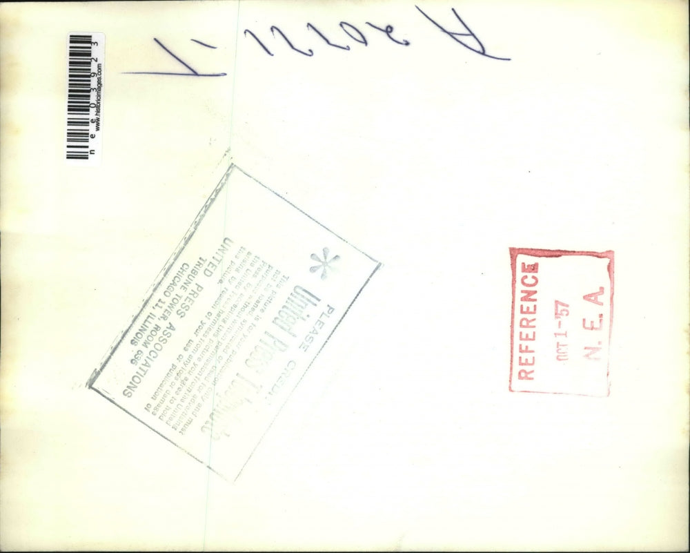 1957 Press Photo Augusta De Zoete Duth Tulip Queen holds wooden shoes, NY