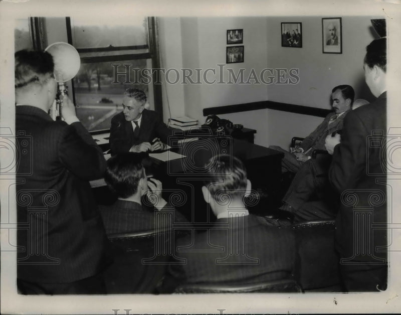 Load image into Gallery viewer, 1938 Press Photo Horace Russell Home Loan Corp officer resigns - nee03978
