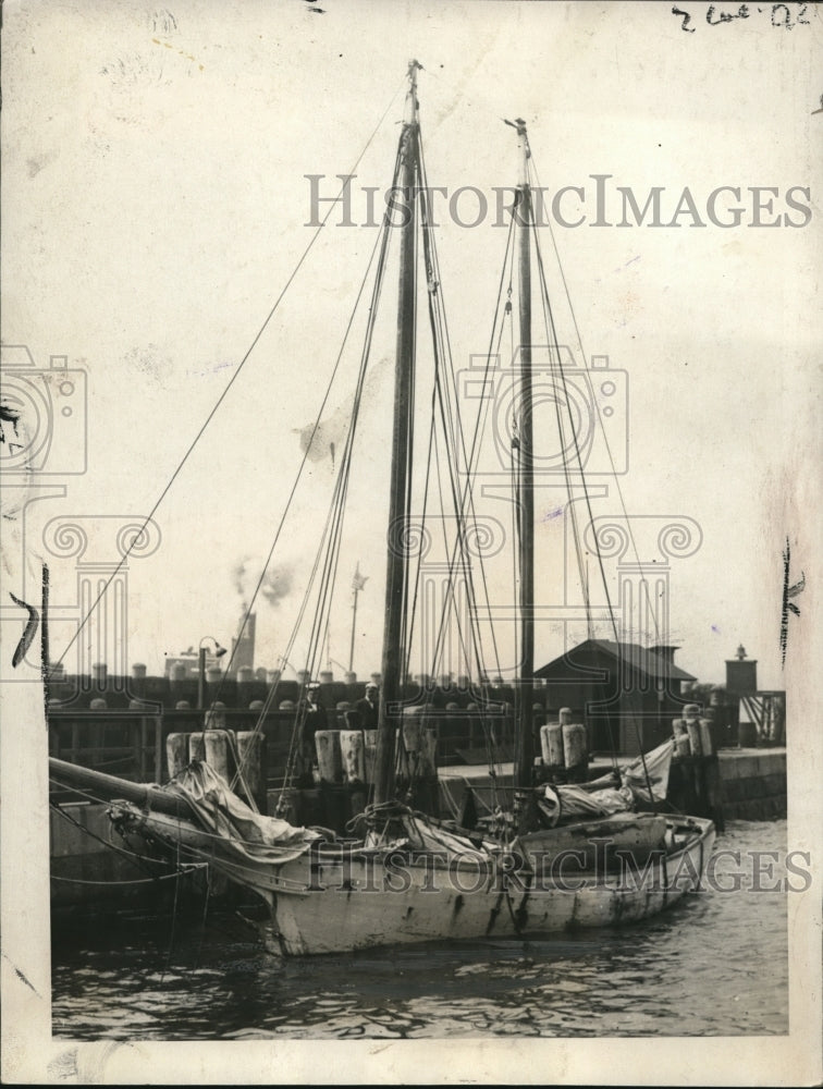 1923 Press Photo Wind Jammer Mary Beatrice Docked in New York - nee04513