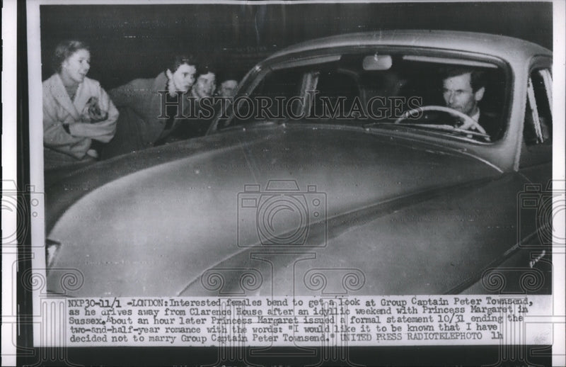 Load image into Gallery viewer, 1959 Press Photo London, Peter Townsend - nee05071
