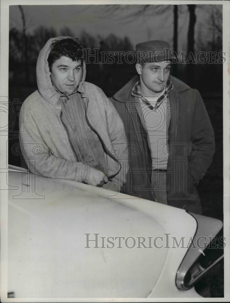 1961 Press Photo Pickets at Lakeland Lumber Co Cleveland Ohio J Pierce, L Skerl