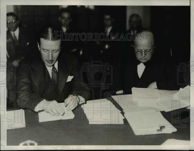 Load image into Gallery viewer, 1933 Press Photo L.Tor.Myles Kennedy, Chief Examiner of the Railroad Division
