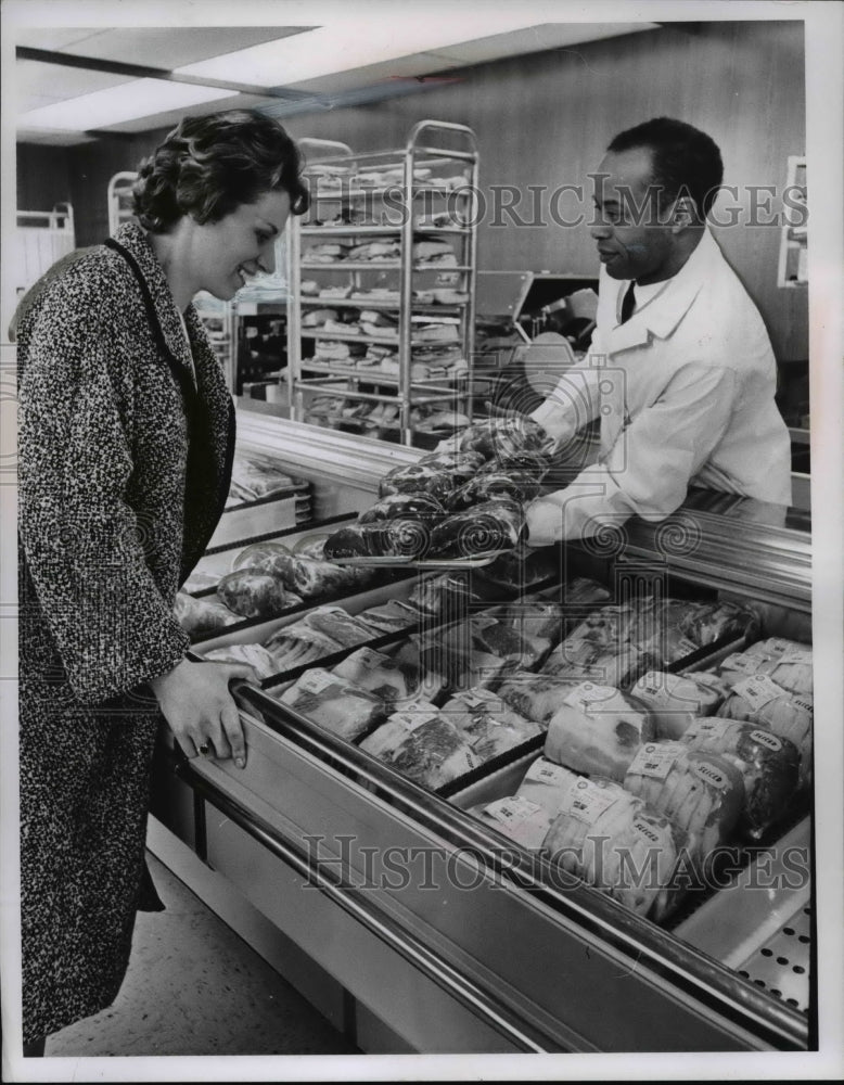 Load image into Gallery viewer, 1966 Press Photo Mrs Gerry Patterson &amp; Wilbur Houston Meat Manager - nee06491
