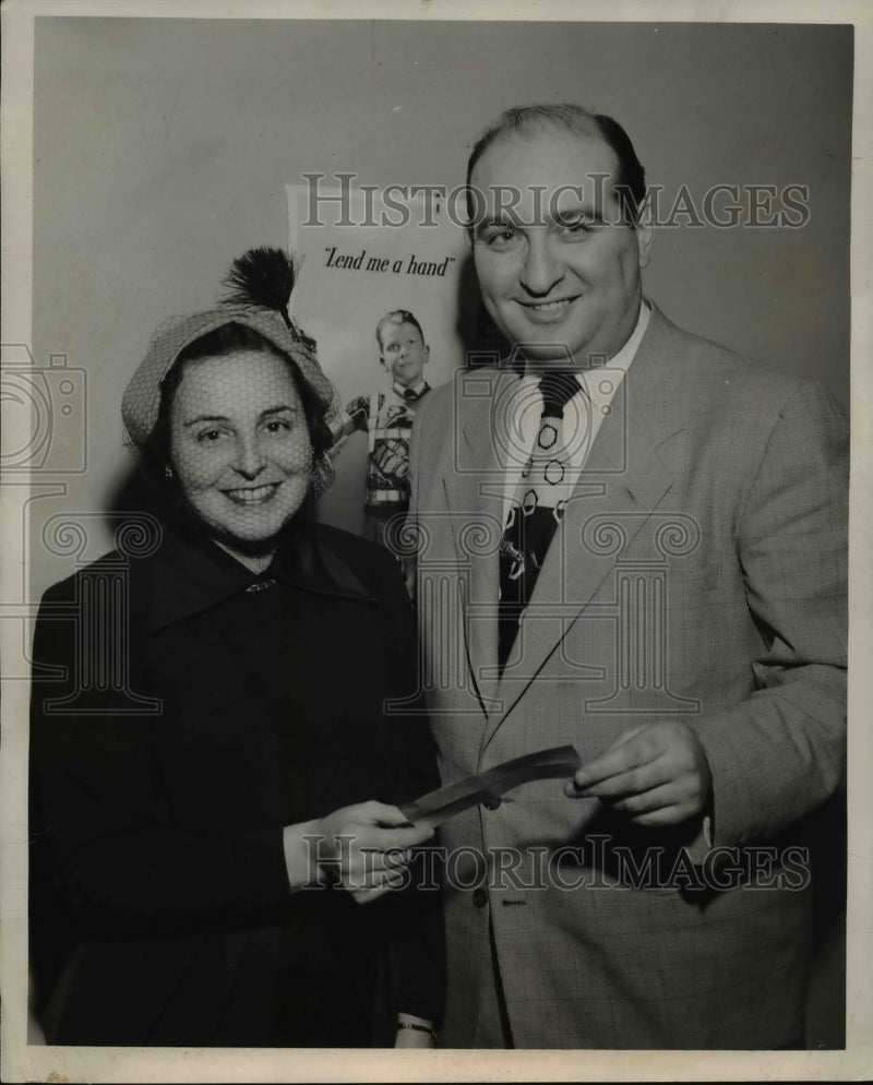 Load image into Gallery viewer, 1951 Press Photo Mrs George E Pintner Presenting Check to March of Dimes
