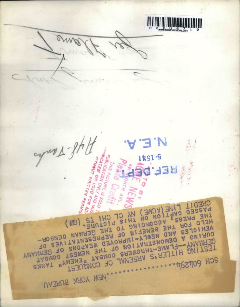 1941 Press Photo Germany flame throwers demonstrated vs tanks at press show