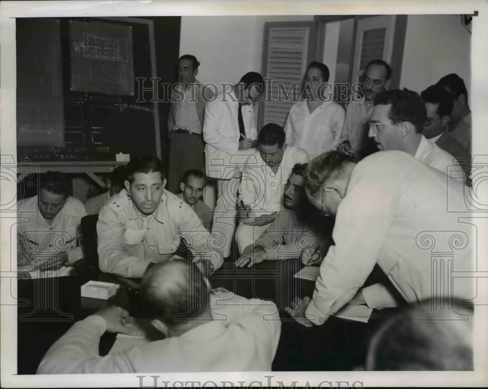 1947 Press Photo Havana CubaCol Oscar Diaz Army investigator & troops