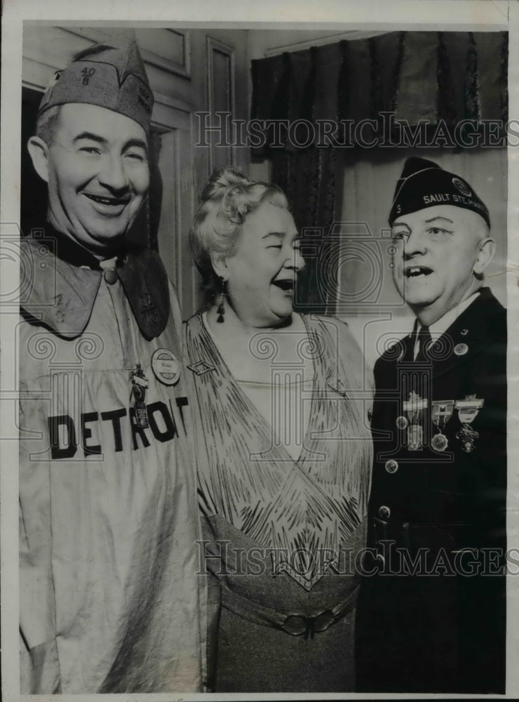 Load image into Gallery viewer, 1935 Press Photo John Howell Giving Mme Ernestine Schumann Heink Lessons
