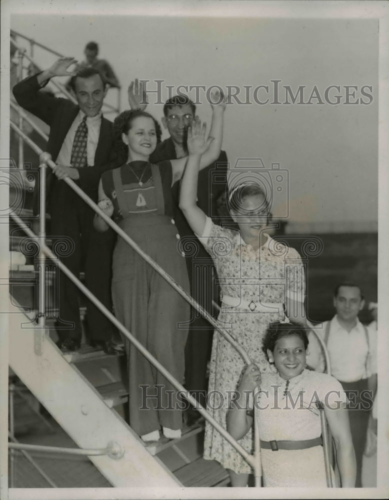 1937 Press Photo Crippled children & disabled on steamer Stuyvesant for excursio