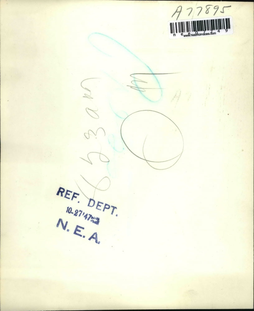 1947 Press Photo Marian McKaye Piloting 165 Foot Salvage Tug Beaver - nee07249