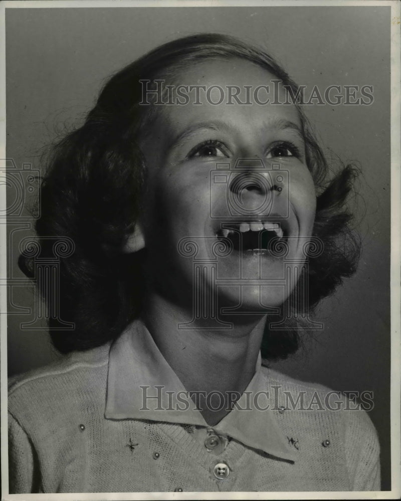 Load image into Gallery viewer, 1954 Press Photo Judy Ley,12, Once a blue baby now with normal life expectancy
