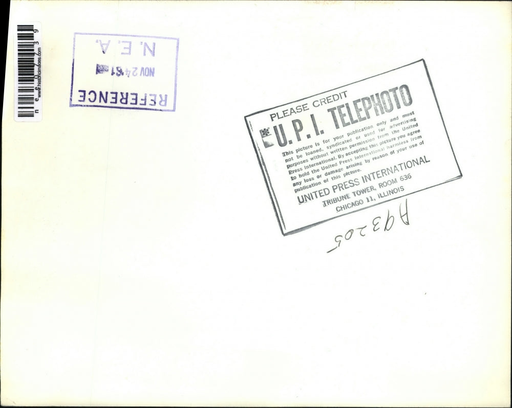 1961 Press Photo Aileen Benninghoff Displays photos from Joe E. Brown