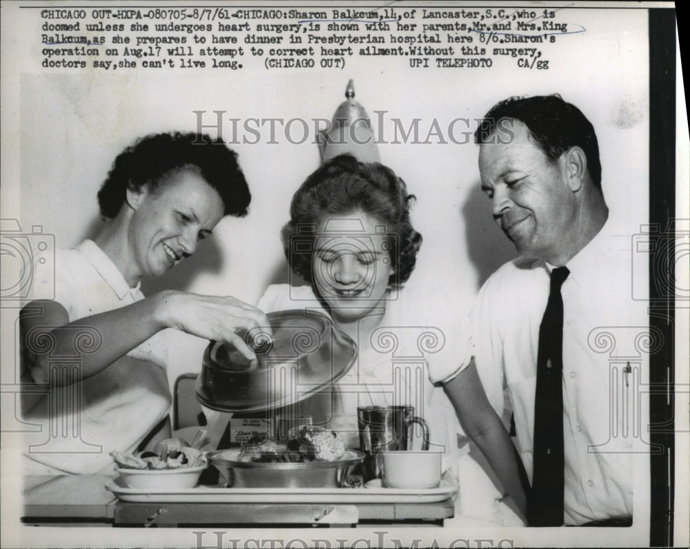 1961 Press Photo Sharon Balkeum with Parents Mr. and mrs. King Balkeum