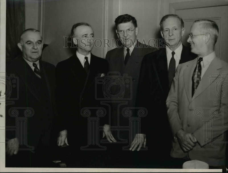 Load image into Gallery viewer, 1940 Press Photo of L-R Sen. Joe Guffey, Sen. Jas Byrnes, Mayor Edward J. Kelley
