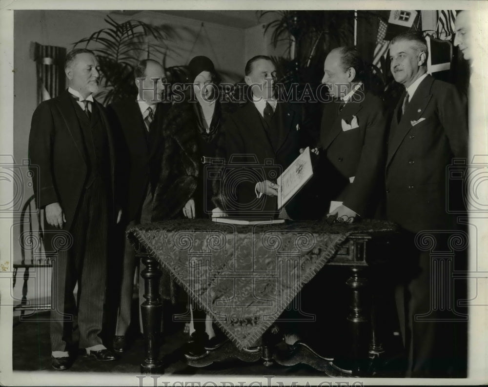 1933 Press Photo Dr Cassola Gives Italian Ambassador Tour of Hospital