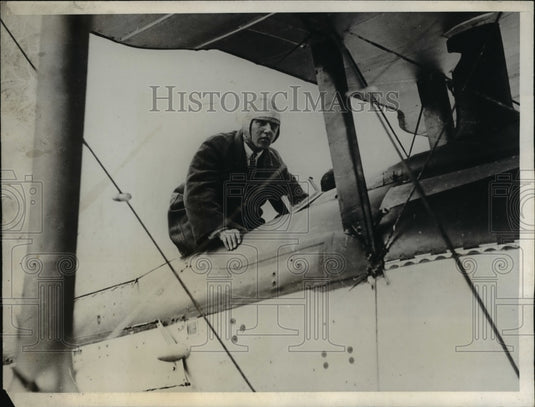 1929 Press Photo Captain HS Broad in Havilan Napier Hound Plane