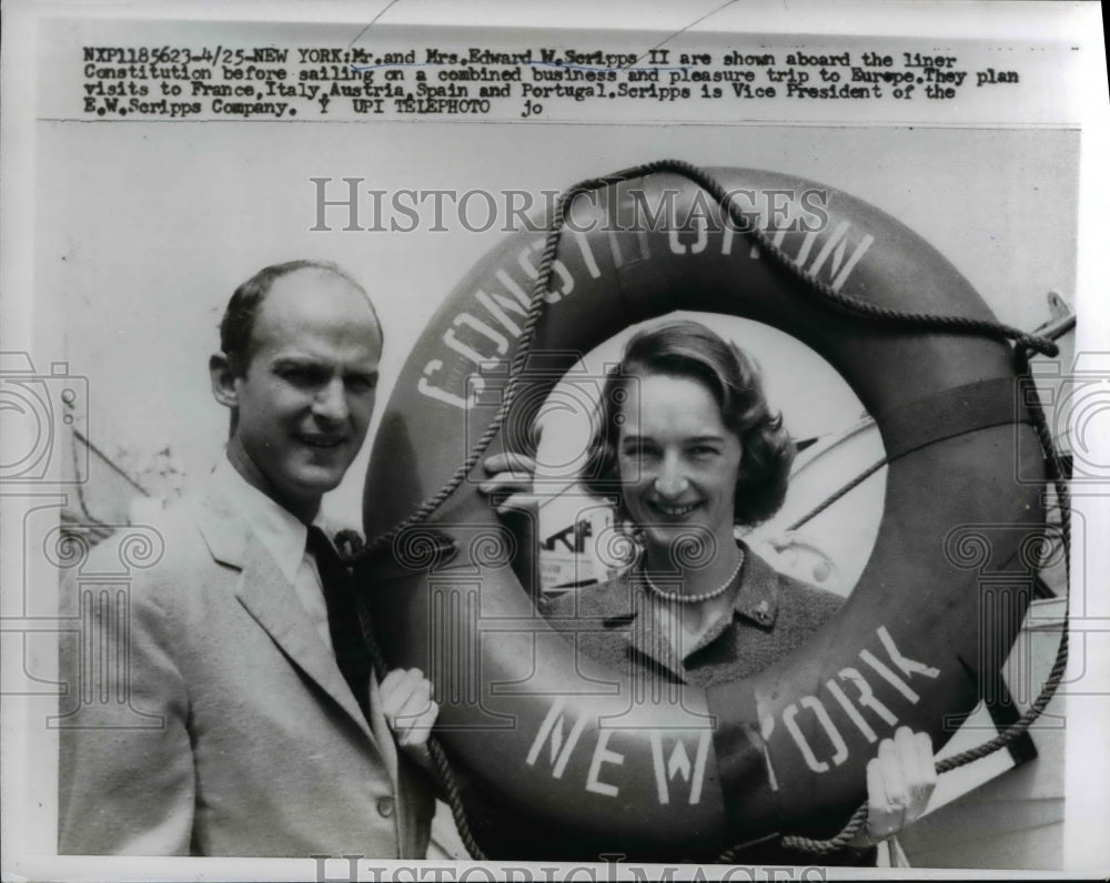 1959 Press Photo of Mr. & Mrs. Edward W. Seripps II aboard the liner - nee07939