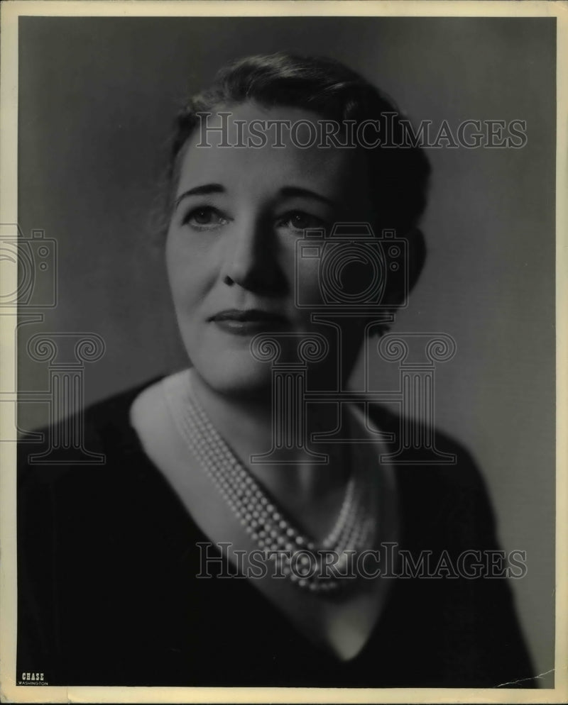 Load image into Gallery viewer, 1956 Press Photo Mrs Carol W Zeller Candidate National President American Legion
