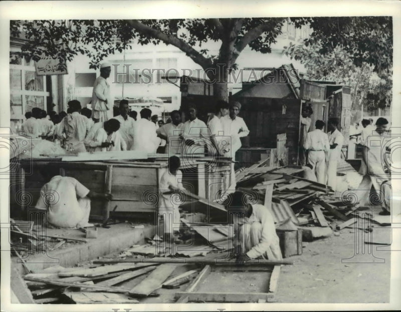 Load image into Gallery viewer, 1958 Press Photo of street vendors that had their shacks torn down.
