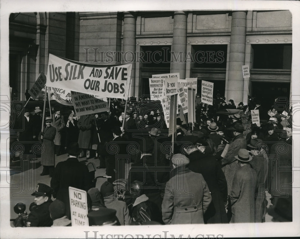 1938 Press Photo 300 Philadelphia Girl Hosiery Workers Striking in Washington
