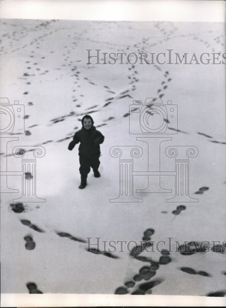 Load image into Gallery viewer, 1957 Press Photo Patterns of Playtime - nee09118
