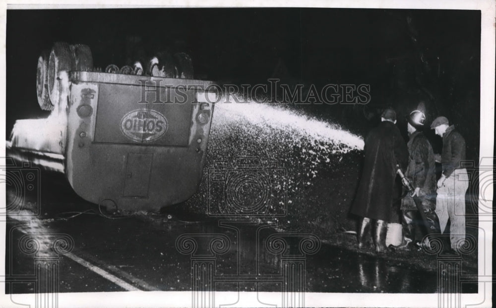 1950 Press Photo Philadelphia PA Fuel Truck Overturns-Firemen pour chemical foam