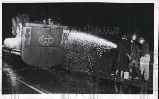 1950 Press Photo Philadelphia PA Fuel Truck Overturns-Firemen pour chemical foam