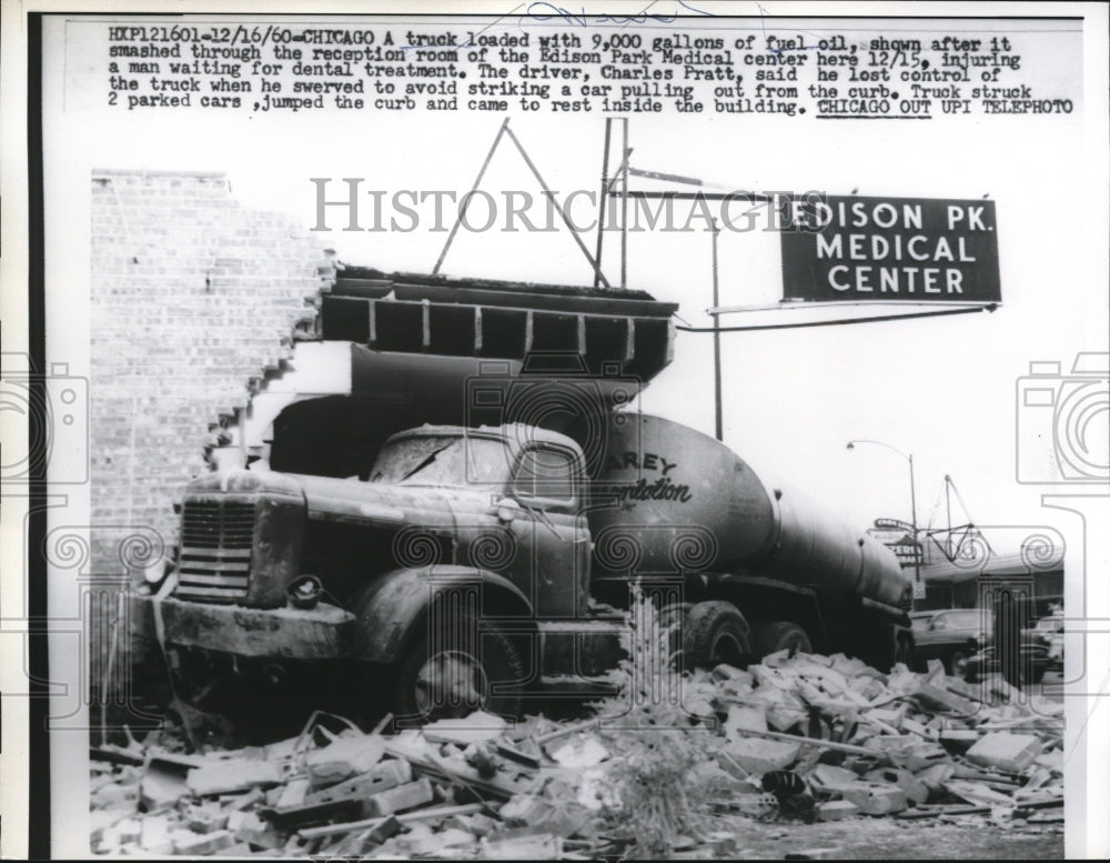 1960 Press Photo Truck loaded with 9,000 gallons of gas struck Edison Pk Med Ctr