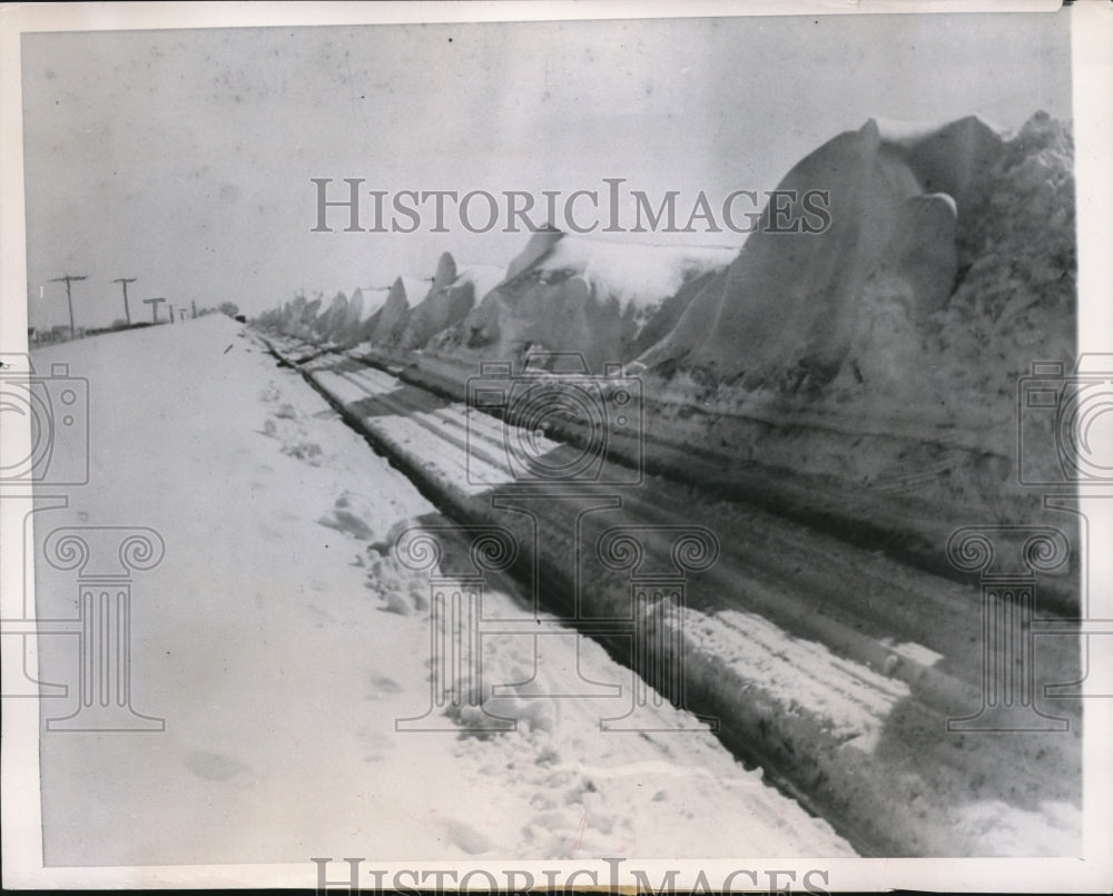 1949 Press Photo South Dakota Blizzard Train Tracks 25 Foot Snow Drifts